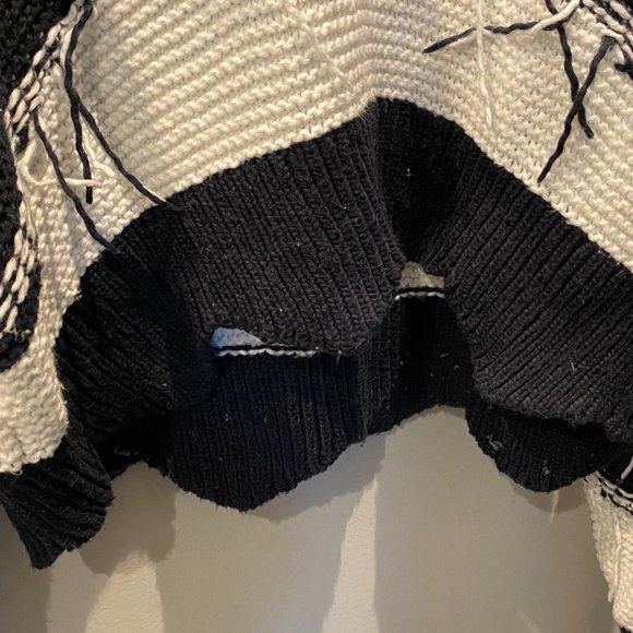 Oversized Couture Zafiris Rustic Navy White V-Neck Sweater - Picture 9 of 9